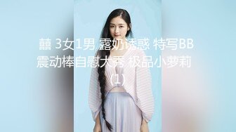 OF大眼萌妹「Yui Peachpie」情趣灰丝托着一对迷人美乳，脖颈戴着狗链全自动骑乘到喷水也不停