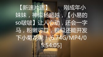 《极品CP魔手外购》色胆包天大神潜入移动办事大厅女厕独占坑位隔板缝中连续偸拍，各种高跟制服美腿极品丝袜OL方便 (9)