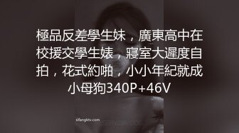  浓妆艳抹爱戴着肛塞骑乘的熟女   妖婆   淫穴不停流汁水，自慰得到了心灵的满足！