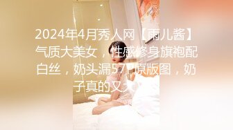 牛仔裤女神，难得露脸，细腰美腿半脱下裤子，手指扣穴水声哗哗，穿上吊带黑丝袜，低低呻吟更是诱惑