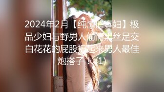   一脸呆萌18嫩妹双马尾带着项圈，翘起美腿玻璃棒插菊花，手指扣穴水声哗哗