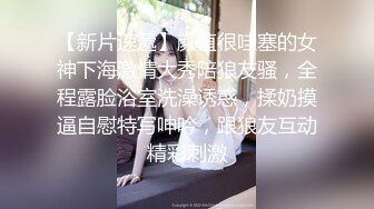 饥渴少妇车内发骚