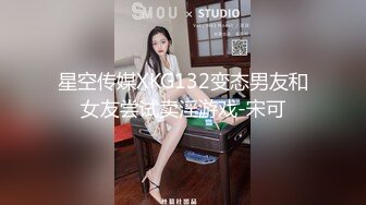 【新片速遞】  酒店女厕全景偷拍制服女职员张着小口的小黑鲍