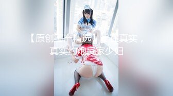 往她嘴里插，舒服