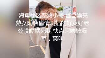  豹纹小少妇露脸精彩演绎，房间里好几哥男人观战，交大鸡巴互动狼友撩骚听指挥