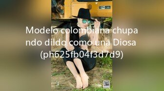 Modelo colombiana chupando dildo como una Diosa (ph625fb04f3d7d9)