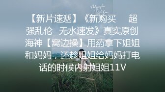 给搔货女友吃药，后入射了搔货一后背