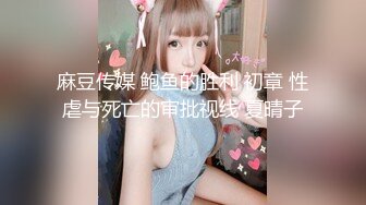 猫吃高潮。脉动女性奶油高潮的特写视图