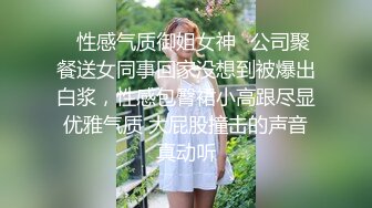 宾馆操朋友的熟女妈妈，喜欢叫老公但是有点放不开。这种熟女压在身下太爽了，骚逼里全部是水，连操她两次