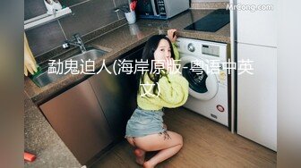  黑客破解家庭网络摄像头偷拍 两个巨乳少妇日常生活在客厅和老公啪啪